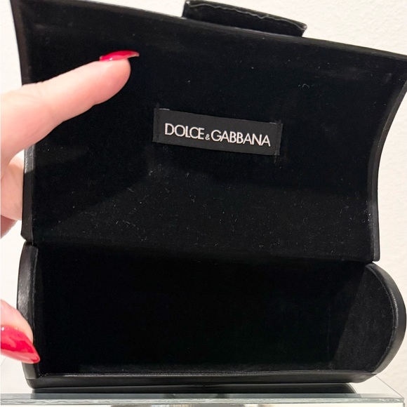 🕶️✨ Dolce & Gabbana Leopard Sunglasses with Gold Toned Accents & Accessories - Picture 15 of 16